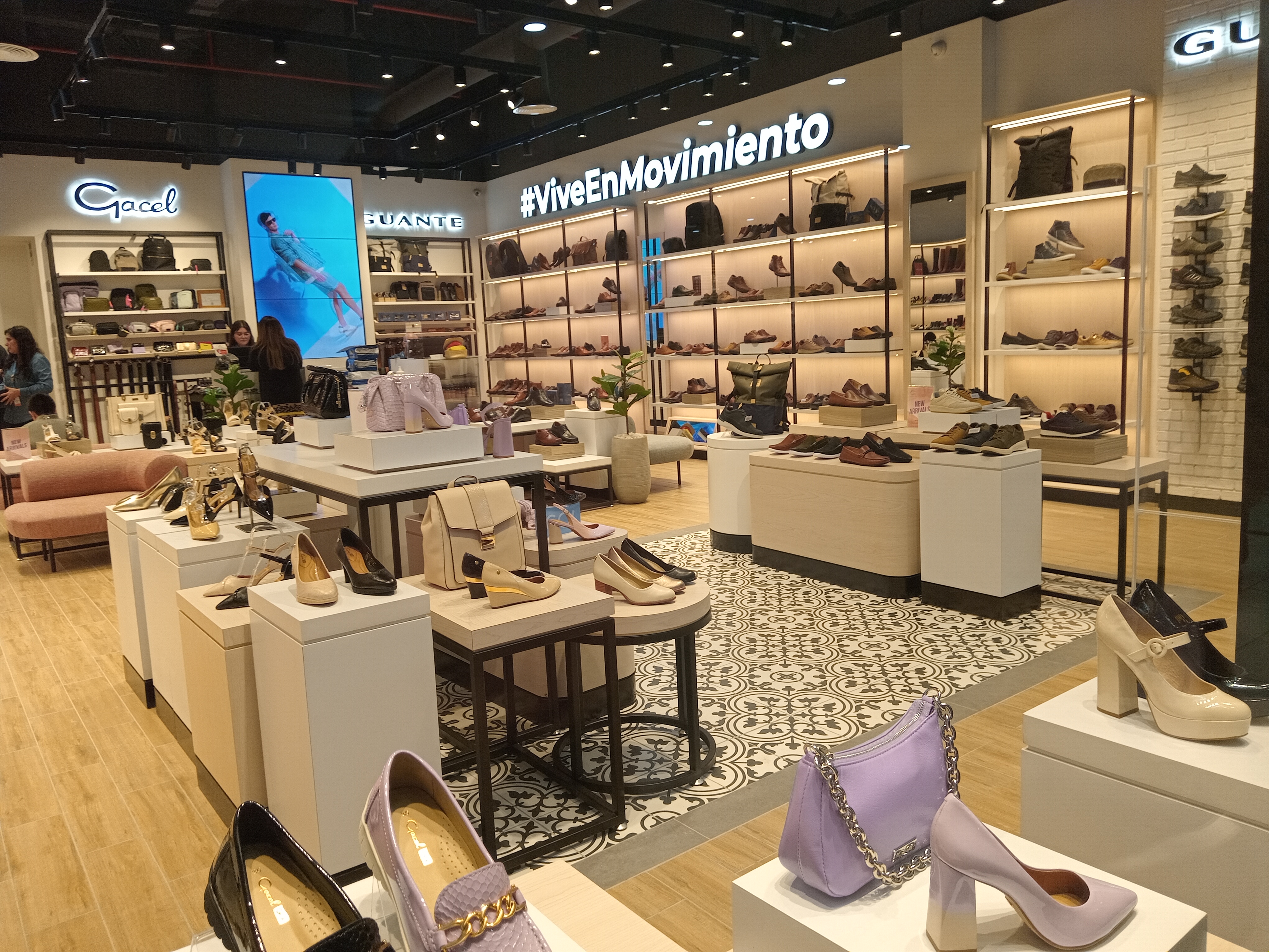 Guante & Gacel - Mallplaza Sur